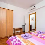 Sisic - Two Bedroom With Terrace 아파트