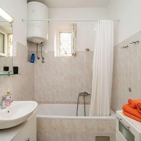 公寓 Sisic - Two Bedroom With Terrace