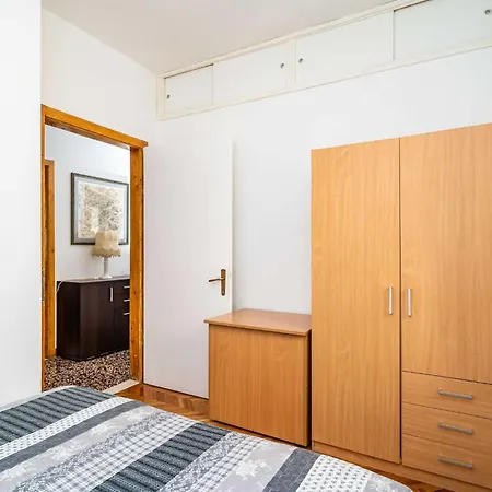 Daire Sisic - Two Bedroom With Terrace *