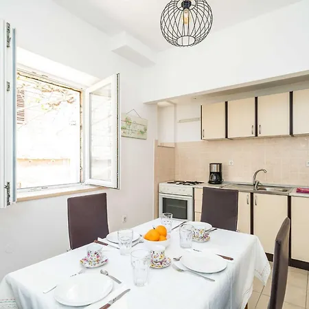 Sisic - Two Bedroom With Terrace Apartment