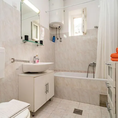 Sisic - Two Bedroom With Terrace Daire *