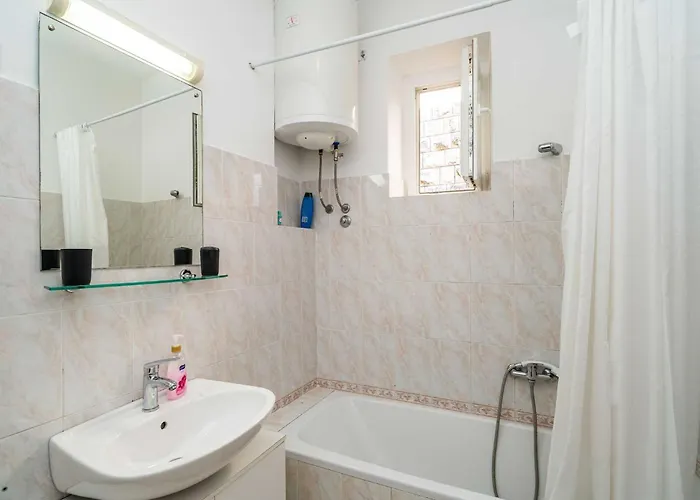 Sisic - Two Bedroom With Terrace Apartamento
